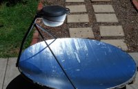 Satellite dish solar cooker